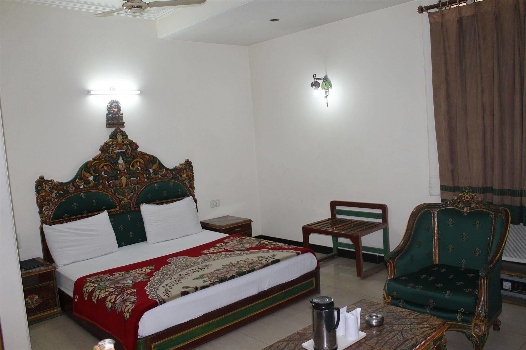 Hotel Sunstar Residency Delhi  Exterior photo