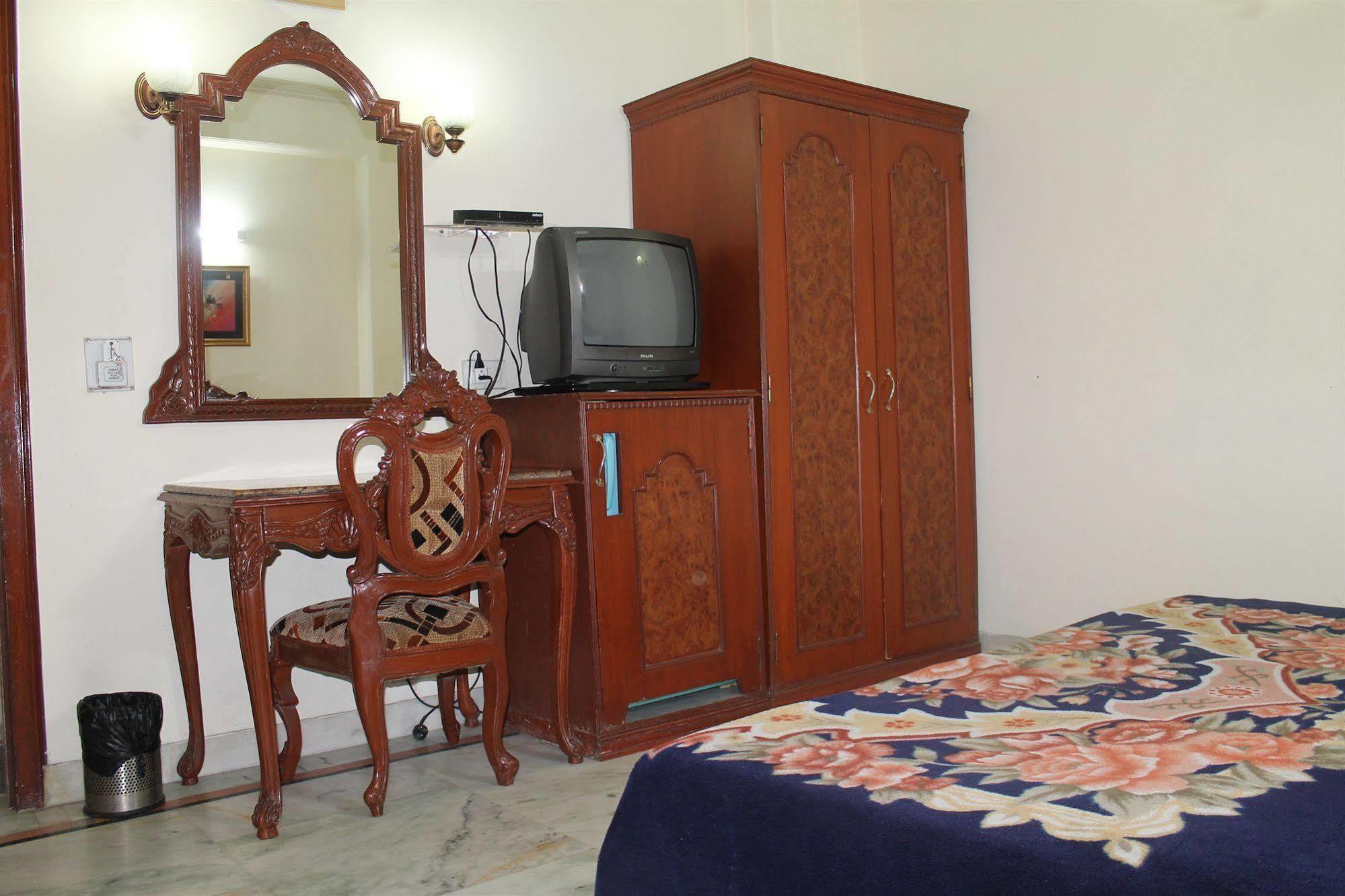 Hotel Sunstar Residency Delhi  Exterior photo